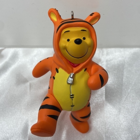 Hallmark Keepsake Disney Winnie the Pooh And Tigger Too Hallmark Ornament 2018 - Picture 6 of 11